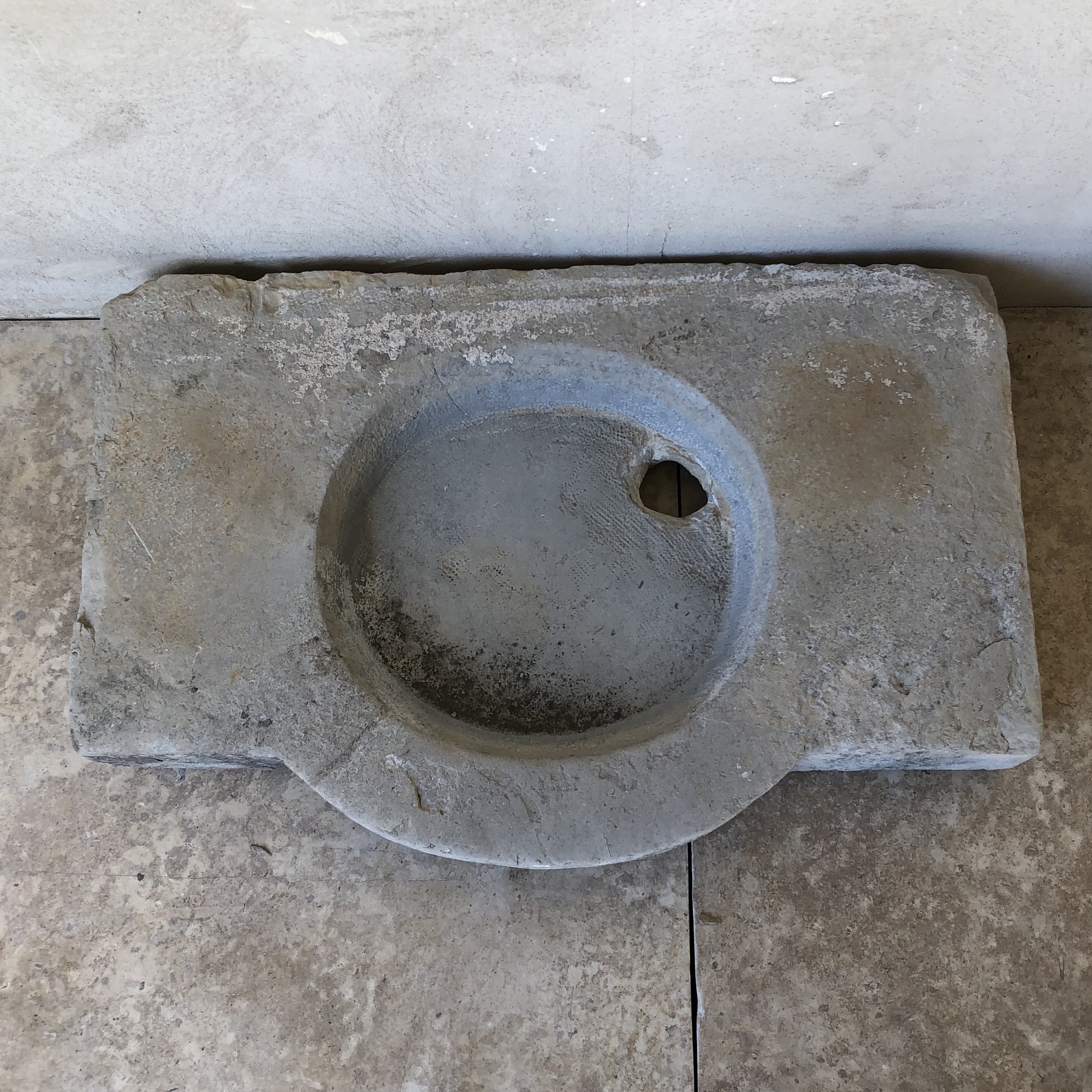 Reclaimed stone sink from Bages, Aude a Commune in France - image 2